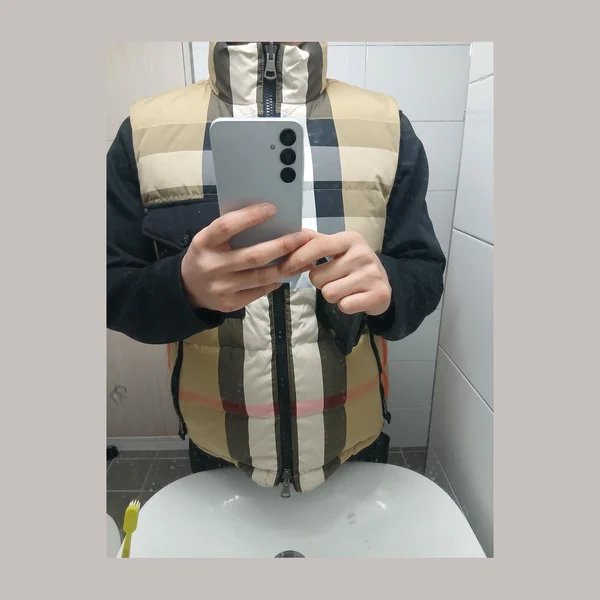 버버리 리버시블 나일론 체크 패딩 다운 조끼 80329971 - 허시백